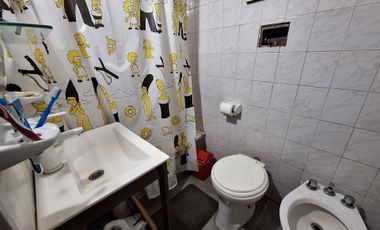 Venta casa lote propio- 4 amb. Gran oportunidad !!