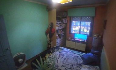 VENTA CASA 4 AMBIENTES CON PATIO GRANDE Y COCHERA