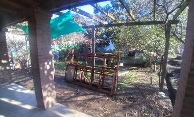 VENTA CASA 4 AMBIENTES CON PATIO GRANDE Y COCHERA