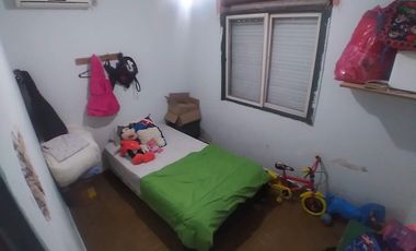 VENTA CASA 4 AMBIENTES CON PATIO GRANDE Y COCHERA