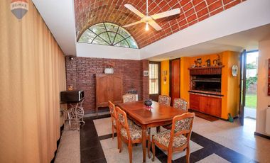 CASA EN VENTA QUILMES 6 AMBIENTES AMPLIO PARQUE AC