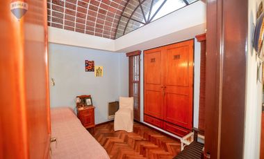 CASA EN VENTA QUILMES 6 AMBIENTES AMPLIO PARQUE AC