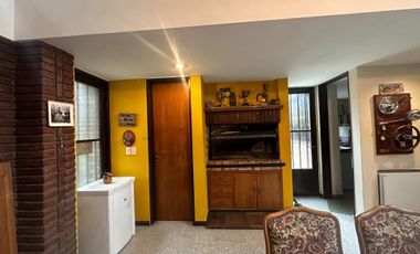 CASA EN VENTA QUILMES 6 AMBIENTES AMPLIO PARQUE AC