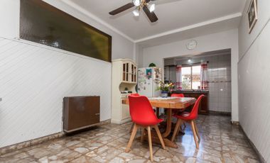 EXCELENTE CASA 4AMB. MAS DPTO DE 2AMB.AVELLANEDA