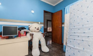 EXCELENTE CASA 4AMB. MAS DPTO DE 2AMB.AVELLANEDA