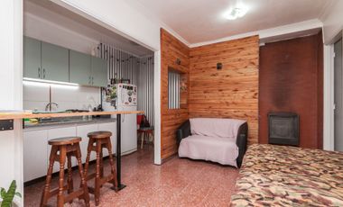 EXCELENTE CASA 4AMB. MAS DPTO DE 2AMB.AVELLANEDA