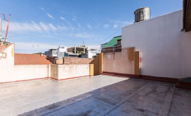 EXCELENTE CASA 4AMB. MAS DPTO DE 2AMB.AVELLANEDA