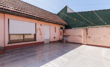 EXCELENTE CASA 4AMB. MAS DPTO DE 2AMB.AVELLANEDA