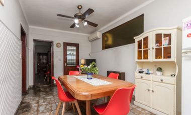 EXCELENTE CASA 4AMB. MAS DPTO DE 2AMB.AVELLANEDA