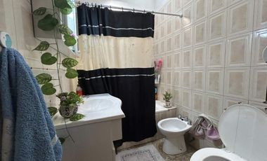 CASA EN VENTA LOTE 221 m2 AVELLANEDA. APTO CREDITO