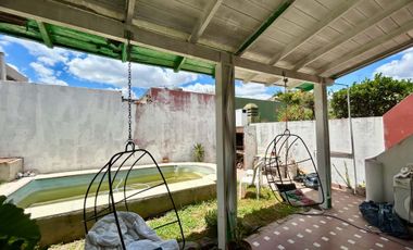 Venta/Permuta Casa 4 amb. Cochera, Pileta, terraza