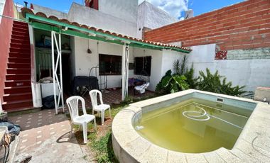 Venta/Permuta Casa 4 amb. Cochera, Pileta, terraza