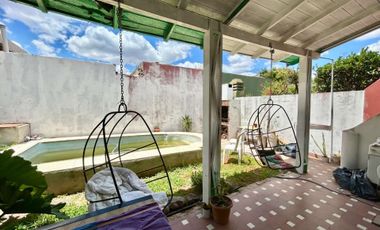Venta/Permuta Casa 4 amb. Cochera, Pileta, terraza