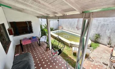 Venta/Permuta Casa 4 amb. Cochera, Pileta, terraza