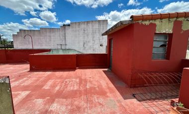 Venta/Permuta Casa 4 amb. Cochera, Pileta, terraza