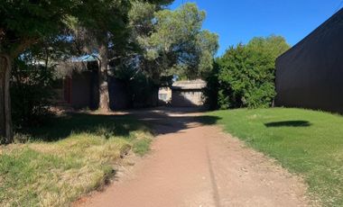 Terreno con casa a refaccionar Savioli 1825