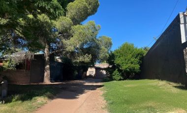 Terreno con casa a refaccionar Savioli 1825
