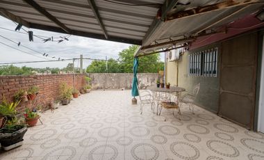 Venta de Casa + Local comercial + Galpón en Recreo