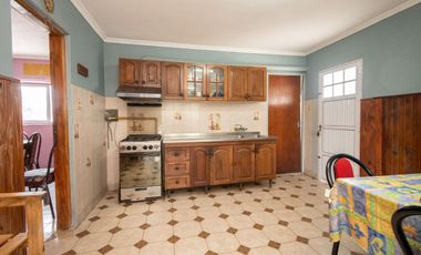 Venta de Casa + Local comercial + Galpón en Recreo