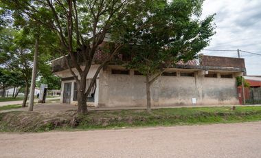 Venta de Casa + Local comercial + Galpón en Recreo