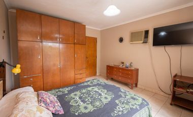 Venta de Casa + Local comercial + Galpón en Recreo