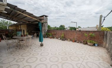 Venta de Casa + Local comercial + Galpón en Recreo