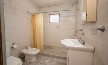 Venta de Casa + Local comercial + Galpón en Recreo