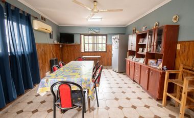 Venta de Casa + Local comercial + Galpón en Recreo