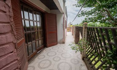 Venta de Casa + Local comercial + Galpón en Recreo