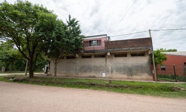 Venta de Casa + Local comercial + Galpón en Recreo