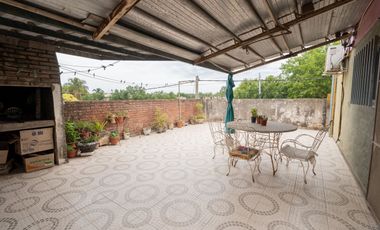 Venta de Casa + Local comercial + Galpón en Recreo