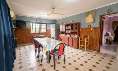Venta de Casa + Local comercial + Galpón en Recreo