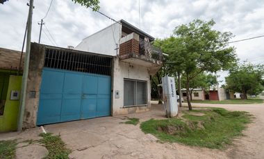 Venta de Casa + Local comercial + Galpón en Recreo