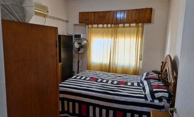 Casa en venta 4 ambientes. Parque. Cochera. Apto p