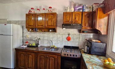 Casa en venta 4 ambientes. Parque. Cochera. Apto p
