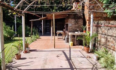 Casa en venta 4 ambientes. Parque. Cochera. Apto p
