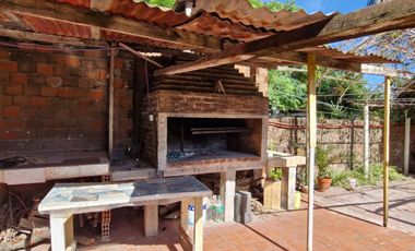 Casa en venta 4 ambientes. Parque. Cochera. Apto p