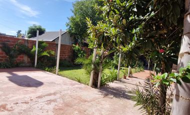 Casa en venta 4 ambientes. Parque. Cochera. Apto p