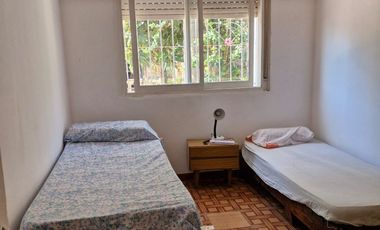 Casa en venta 4 ambientes. Parque. Cochera. Apto p