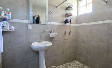 CASA EN VENTA 2 PLANTAS, 3 RECÁMARAS, 2 BAÑOS, 1 ESTUDIO