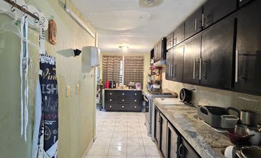 CASA EN VENTA 2 PLANTAS, 3 RECÁMARAS, 2 BAÑOS, 1 ESTUDIO