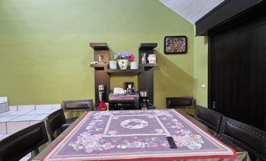 CASA EN VENTA 2 PLANTAS, 3 RECÁMARAS, 2 BAÑOS, 1 ESTUDIO