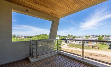 Casa en venta - 4 Dormitorios 3 Baños - Pinamar