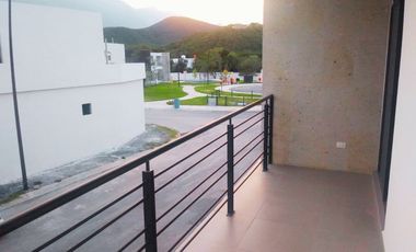 Casa en Renta en Privada Los Nogales, en el Yerbaniz, Santiago, N.L.