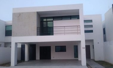 Casa en Renta en Privada Los Nogales, en el Yerbaniz, Santiago, N.L.