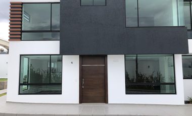 Vendo casa 3 dormitorios, estudio y terraza - Tumbaco Sector La Morita