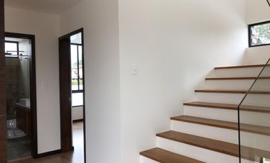 Vendo casa 3 dormitorios, estudio y terraza - Tumbaco Sector La Morita
