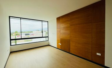 Venta Casa a Estrenar con Excelentes Acabados - Tumbaco Sector La Morita