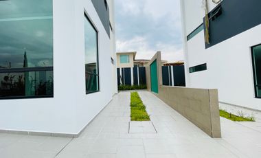 Venta Casa a Estrenar con Excelentes Acabados - Tumbaco Sector La Morita