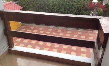 Venta hermosa casa con amplio terreno de 1200m2 en la Mitad del Mundo.  Amplia casa de 400m2 con 4 d